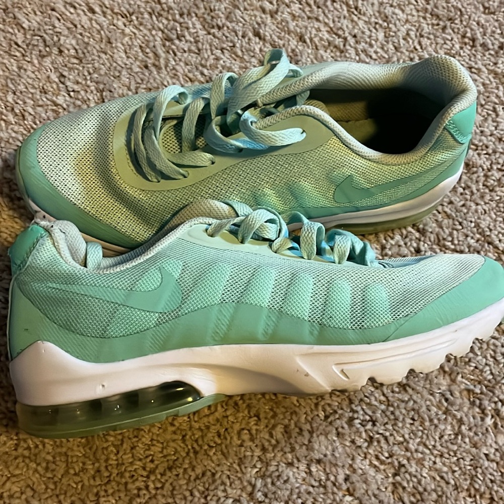 Nike Air Max invigor Aqua green athletic shoes